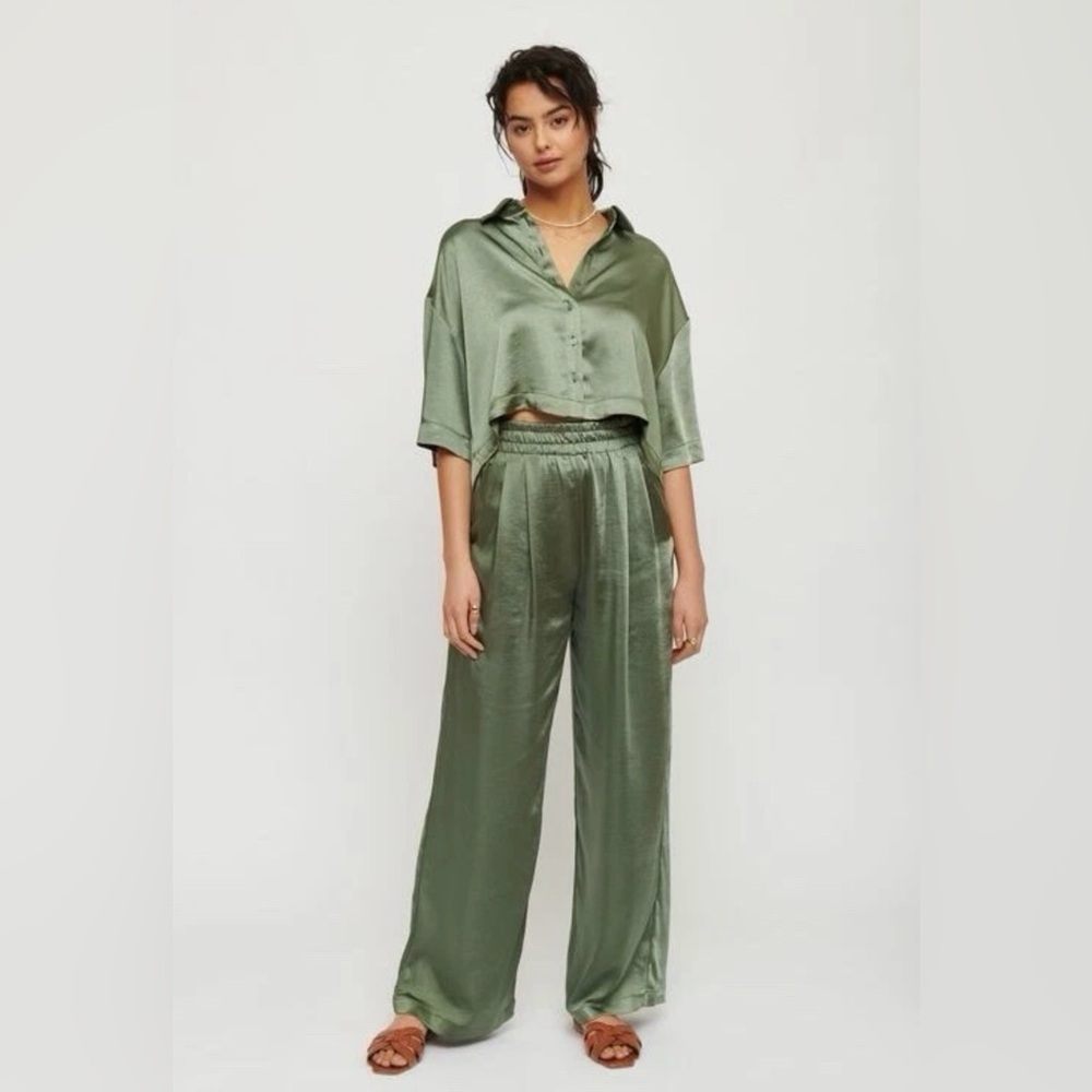 NWT Dynamite Womens Heidi Pleated Satin Pants in Agave Green Size XS